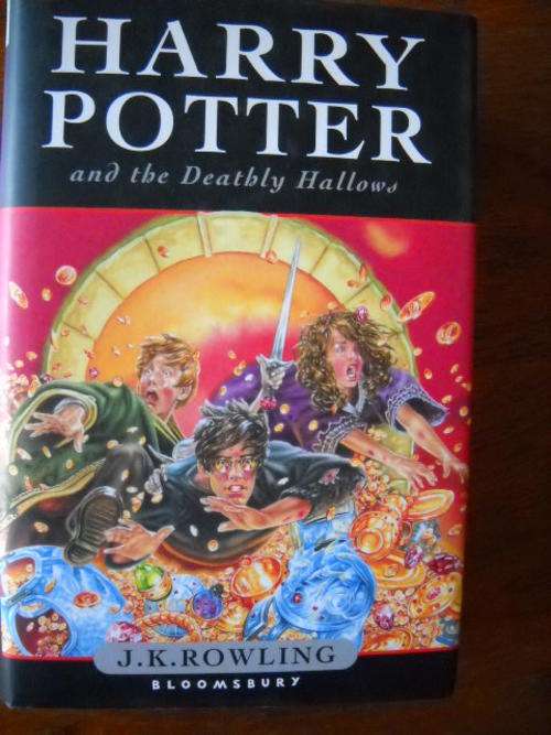 HARRY  POTTER  and  the  Deathly  Hallows  J. K. Rowling  First edition 2007