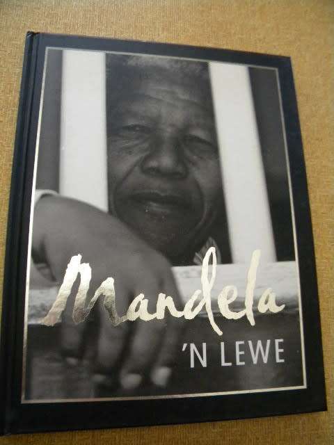 MANDELA - `n Lewe  Hoofteks: Adrian Hadland  Vertaler: Reinette van Rooyen
