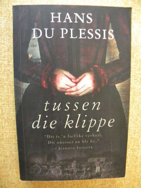TUSSEN DIE KLIPPE  deur Hans du Plessis