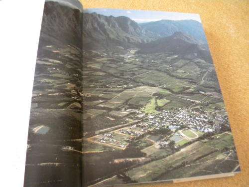 SOUTH AFRICAN WINES Text: John Kench, Phyllis Hands, David Hughes Photography: Cloete Breytenbach