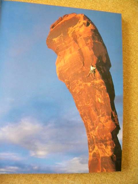 THE CLIMBER`S HANDBOOK  by Garth Hattingh  Foreword:: Chris Bonington (Rock-climbing)
