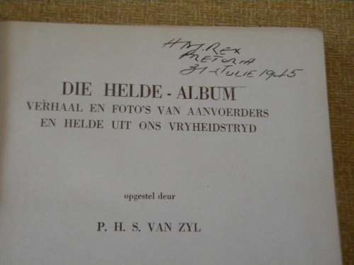 DIE HELDE - ALBUM VAN ONS VRYHEIDSTRYD  deur P.H.S. van Zyl  (Verhaal en foto's)  (J)