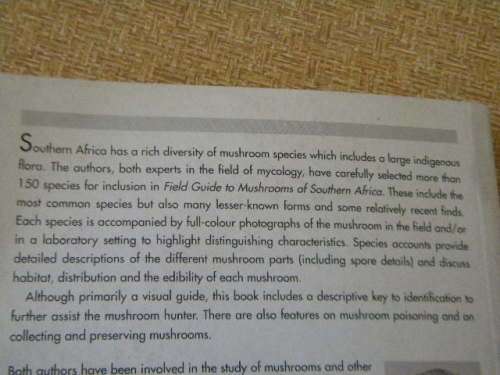 A FIELD GUIDE: MUSHROOMS OF SOUTHERN AFRICA  by G.C.A. vd Westhuizen & Albert Eicker