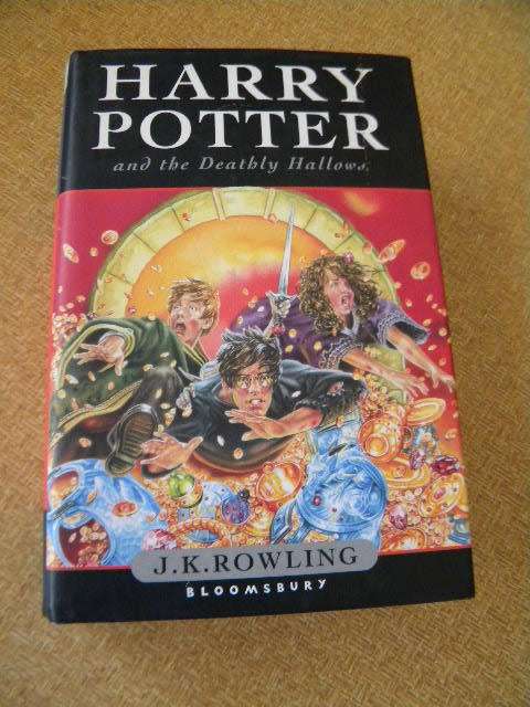 HARRY POTTER AND THE DEATHLY HALLOWS  by J. K. Rowling