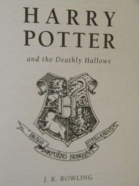 HARRY POTTER AND THE DEATHLY HALLOWS  by J. K. Rowling