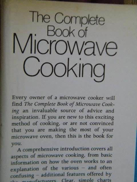 THE COMPLETE BOOK OF MICROWAVE COOKING   by Carol Bowen