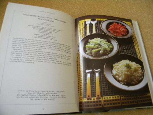 THE COMPLETE BOOK OF MICROWAVE COOKING   by Carol Bowen