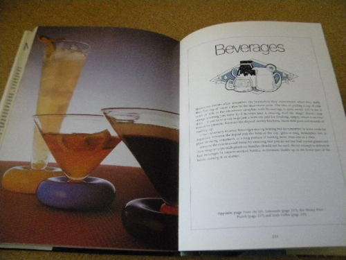 THE COMPLETE BOOK OF MICROWAVE COOKING   by Carol Bowen