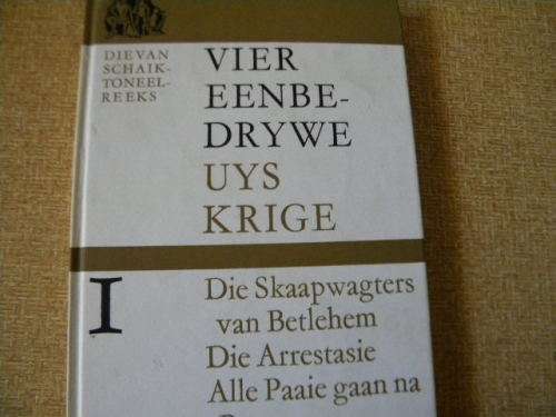3 BOEKE DEUR UYS KRIGE:  Ver in die wereld, Morester oor die Abruzzi  en  Vier eenbedrywe