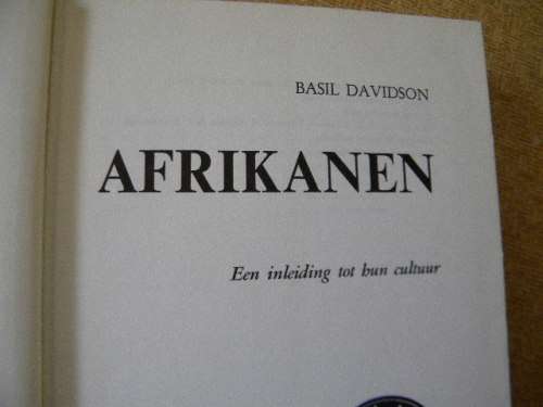 AFRIKANEN  Een inleiding tot bun cultuur  by Basil Davidson  Vertaling: Margrit de Sablonier