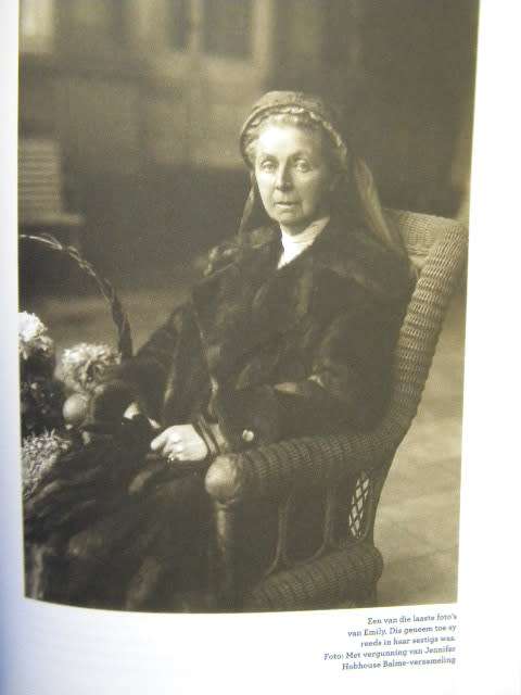 EMILY HOBHOUSE - GELIEFDE VERRAAIER  deur Elsabe Brits