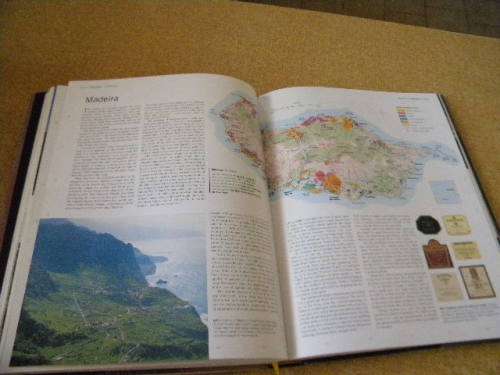 THE WORLD ATLAS OF WINE  by Mitchell Beazley
