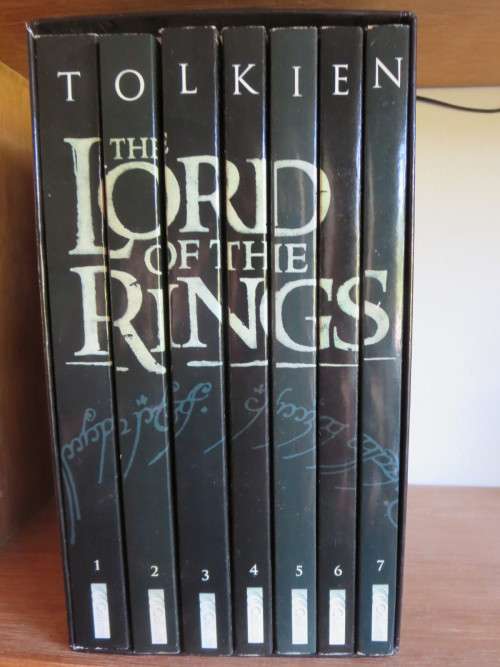 THE LORD OF THE RInGS by Tolkien  (Box set of 7 volumes)