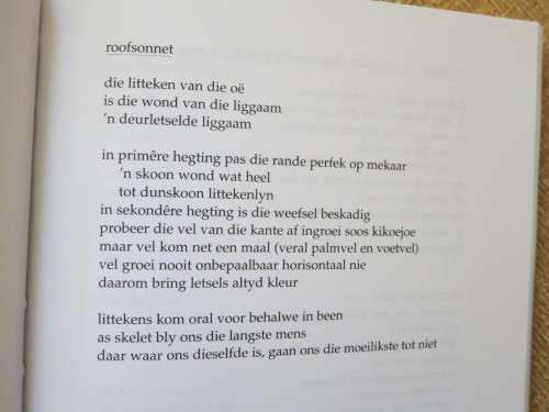KLEUR KOM NOOIT ALLEEN NIE  deur Antjie Krog  (GEDIGTE)