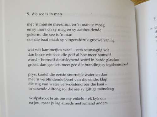 KLEUR KOM NOOIT ALLEEN NIE  deur Antjie Krog  (GEDIGTE)