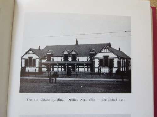 BENEATH THE LION BOLD  Compiled by Frank Quinn  Green and Sea Point Boys` High School