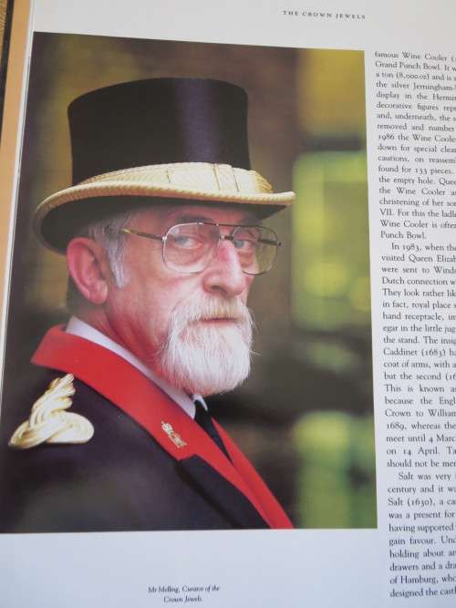 THE TOWER OF LONDON  900 Years of English History  by Kenneth J. Mears