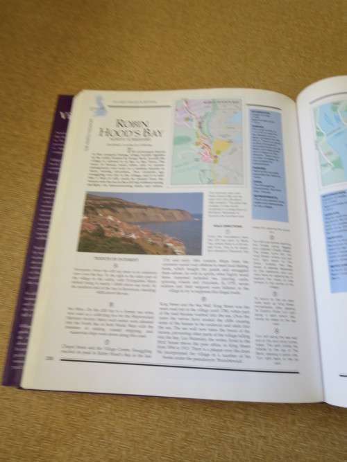 VILLAGE WALKS IN BRITAIN  Consulting Editor: Roger Smith