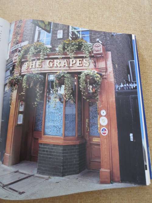 LONDON - The secrets and the splendour  by Nick Yapp and Rupert Tenison