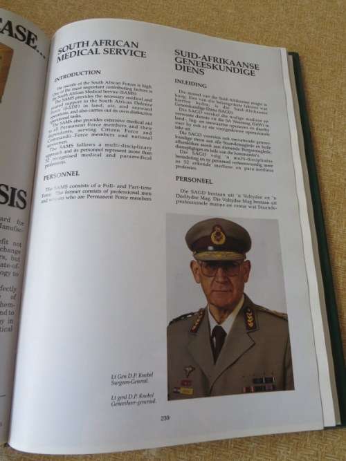 SUID-AFRIKAANSE WEERMAG: OORSIG / SOUTH AFRICAN DEFENCE FORCE: REVIEW