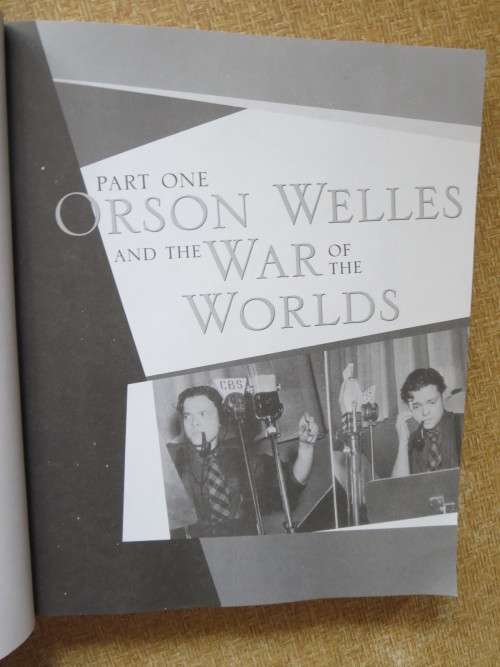 THE WAR OF THE WORLDS by H.G. Wells: Deluxe illustrated edition