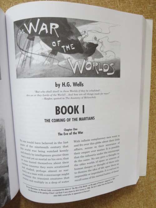 THE WAR OF THE WORLDS by H.G. Wells: Deluxe illustrated edition