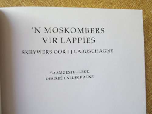 `N MOSKOMBERS VIR LAPPIES  Skrywers oor J.J. Labuschagne  Samesteller Desireé Labuschagne