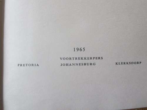 SKUIL IN DIE SKADUWEES  deur Karl Kielblock