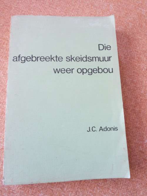 DIE AFGEBREEKTE SKEIDSMUUR WEER OPGEBOU..deur J. C. Adonis