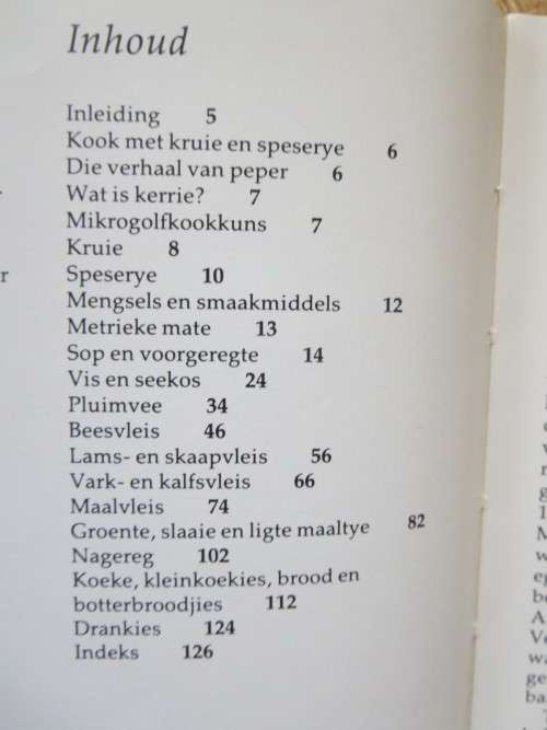 DIE SUID-AFRIKAANSE KRUIE en SPESERY-KOOKBOEK  Samesteller: Sonja Davis
