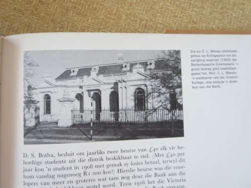 DIE STELLENBOSSCHE DISTRIKSBANK  1882 - 1982  deur Bun Booyens