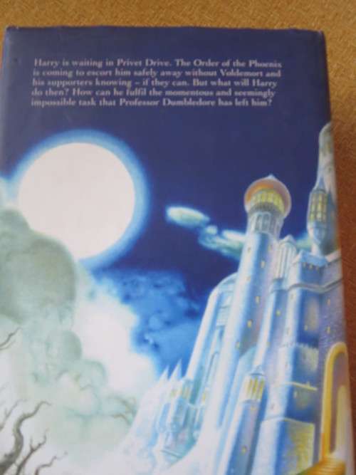 HARRY POTTER AND THE DEATHLY HALLOWS  by J. K. Rowling