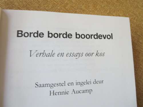 BORDE BORDE BOORDEVOL  Verhale en essays oor kos  Samesteller: Hennie Aucamp
