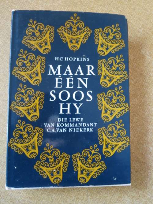 MAAR EEN SOOS HY  Die lewe van Kommandant C.A. van Niekerk  deur H.C. Hopkins