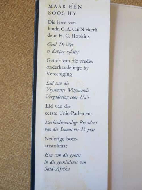 MAAR EEN SOOS HY  Die lewe van Kommandant C.A. van Niekerk  deur H.C. Hopkins