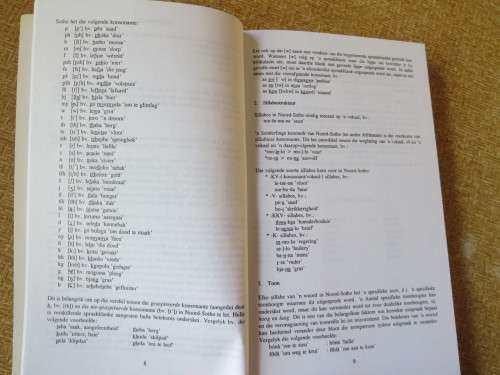 DIE KORT DRIETALIGE WOORDEBOEK: Afrikaans, N-Sotho and English  deur G. M. Grobler