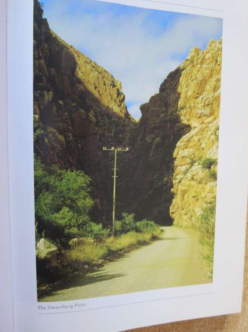 A TRAVELLER`S COMPANION TO SOUTHERN AFRICA  by Mike Crewe-Brown