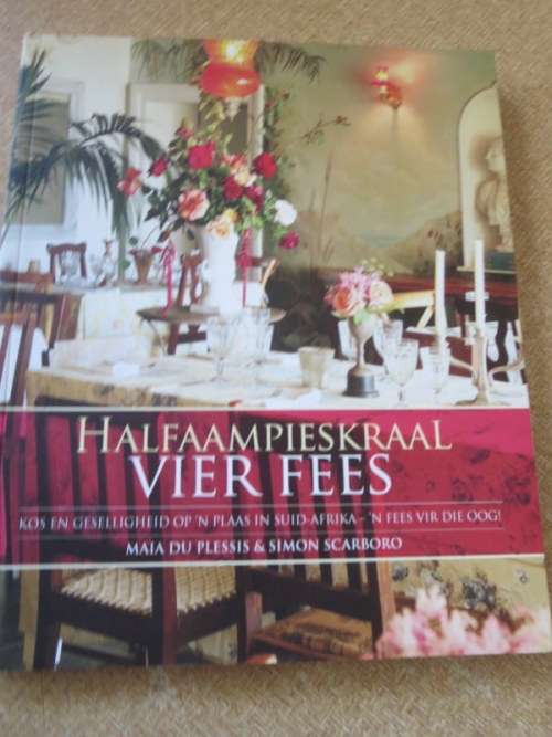 HALFAAMPIESKRAAL VIER FEES  deur Maia du Plessis and Simon Scarboro