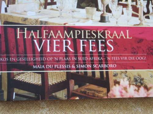 HALFAAMPIESKRAAL VIER FEES  deur Maia du Plessis and Simon Scarboro