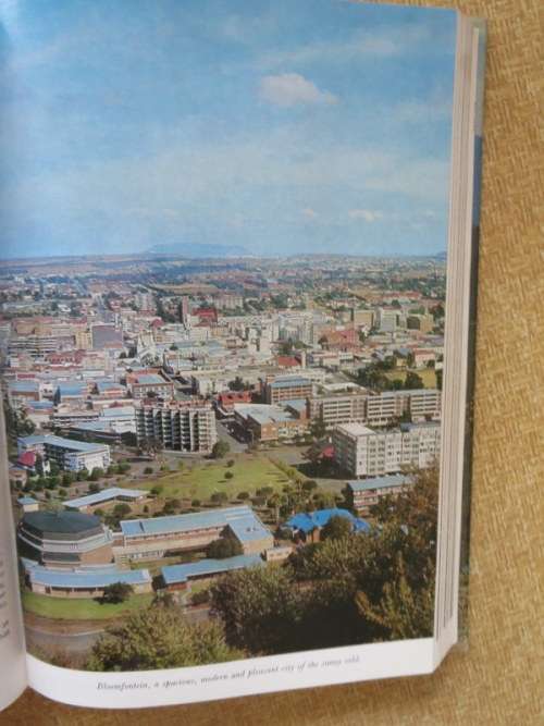 DISCOVERING SOUTHERN AFRICA  by T. V. Bulpin