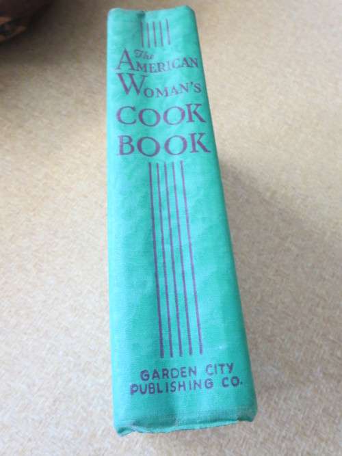THE AMERICAN WOMAN`S COOK BOOK  Edited and Revised by Ruth Berolzheimer