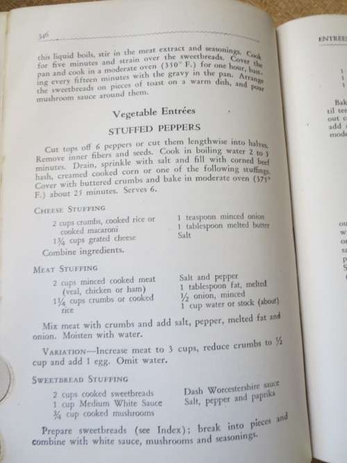 THE AMERICAN WOMAN`S COOK BOOK  Edited and Revised by Ruth Berolzheimer