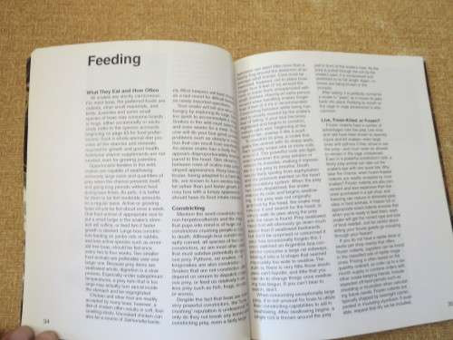 BOAS  A Complete Pet Owner`s Guide  by Doug Wagner  Illustrations: David Wenzel