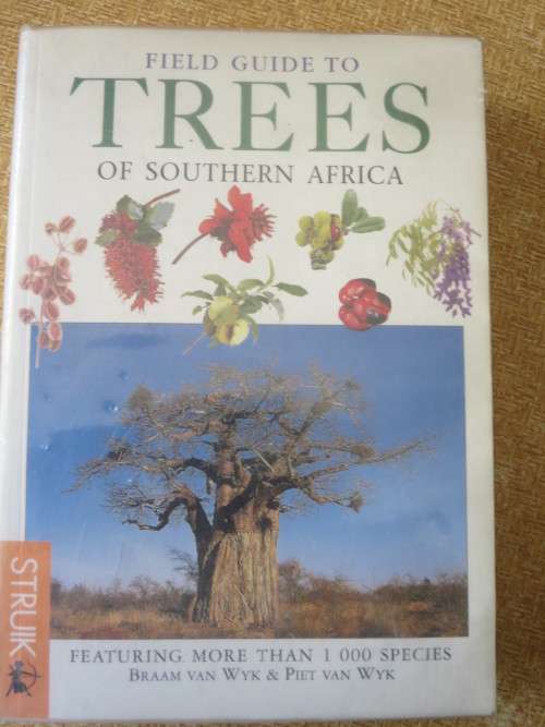 FIELD GUIDE TO TREES OF SOUTHERN AFRICA  by Braam v Wyk & Piet v Wyk
