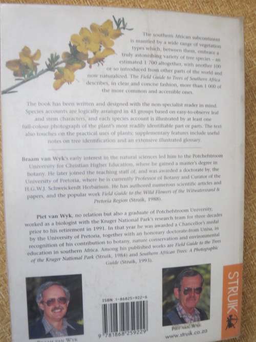 FIELD GUIDE TO TREES OF SOUTHERN AFRICA  by Braam v Wyk & Piet v Wyk