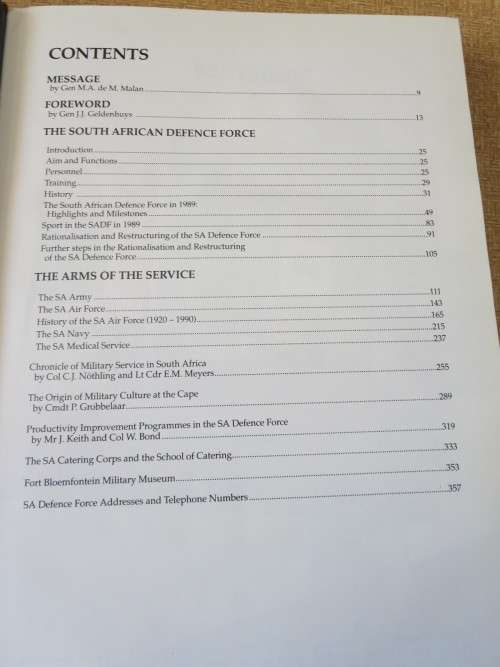 SA WEERMAG OORSIG / SA DEFENCE FORCE REVIEW 1990  By Maj. A. de la Rey