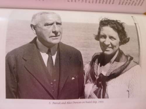 VAN RIEBEECK SOCIETY: FRIENDSHIP AND UNION SECOND SERIES NO 41  by Deborah Lavin