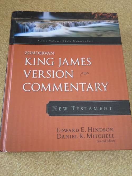 KING JAMES VERSION COMMENTARY: NEW TESTAMENT  by Edward R. Hindson & Daniel R. Mitchell