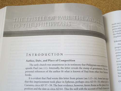 KING JAMES VERSION COMMENTARY: NEW TESTAMENT  by Edward R. Hindson & Daniel R. Mitchell