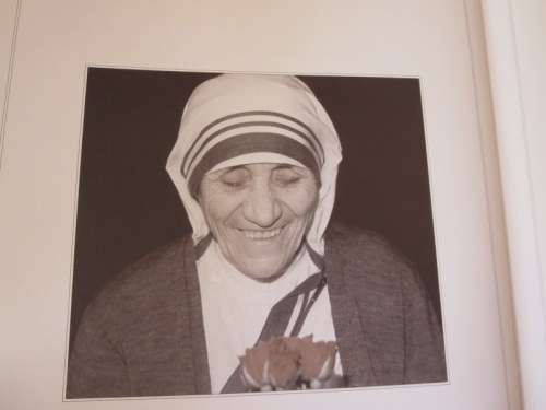 MOTHER TERESA  A LIfe in Pictures  by Roger Royle & Gary Woods